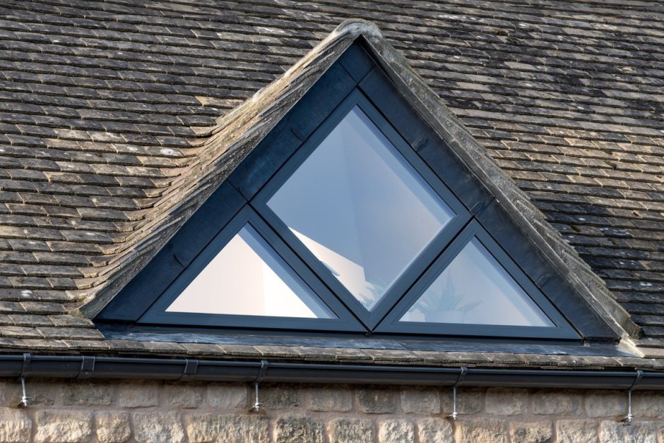 Панорамное окно на фронтоне