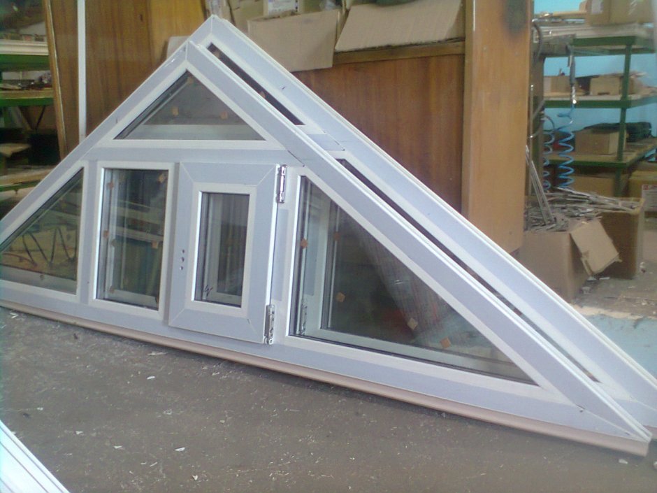 Пластиковые окна треугольной формы