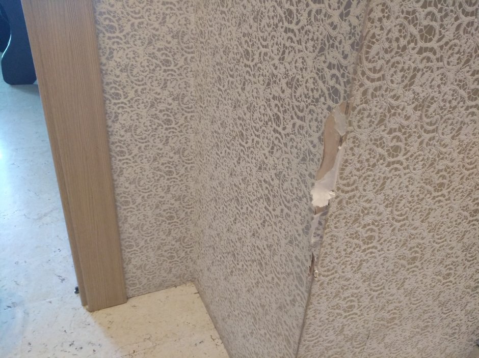 Обои скрывающие дефекты стены