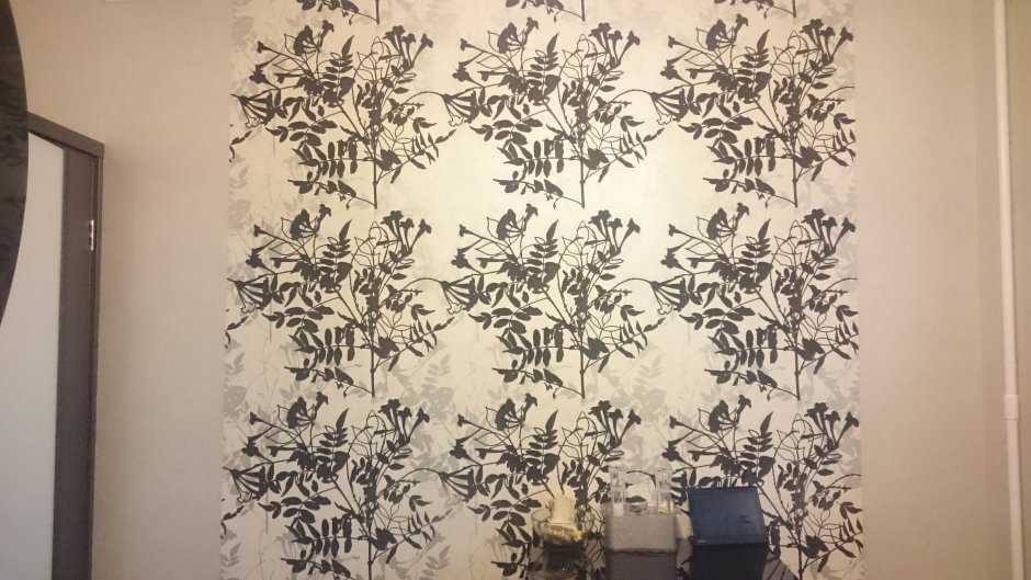 Состыковка разных обоев на стене