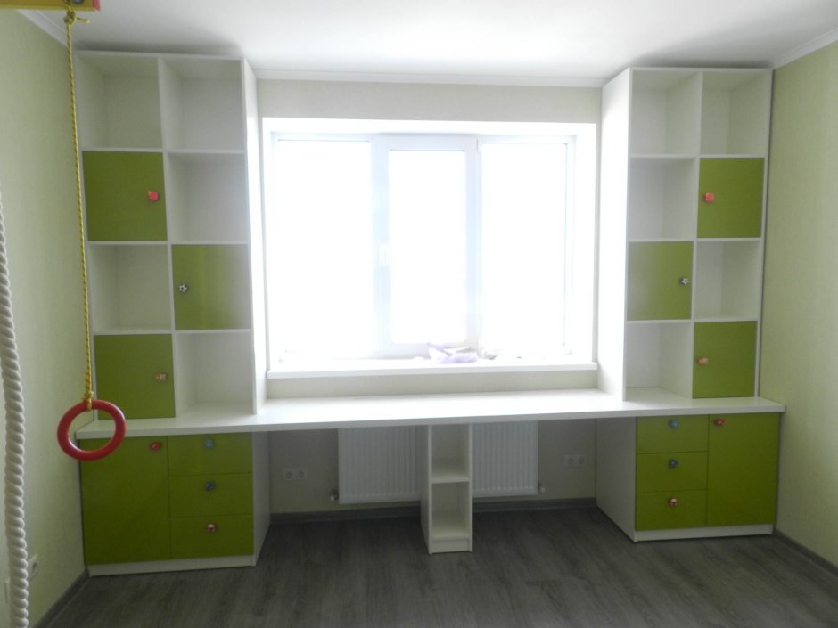 Стенка вокруг окна