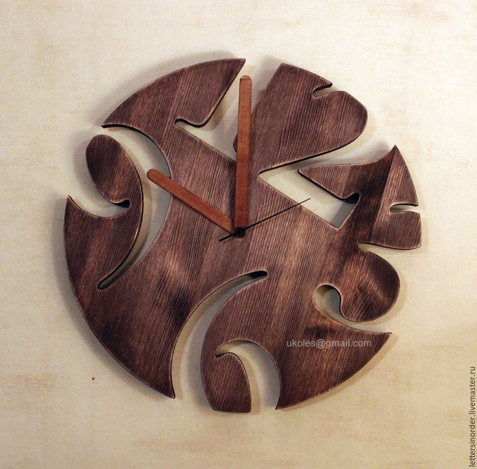 Часы из дерева настенные ручной работы