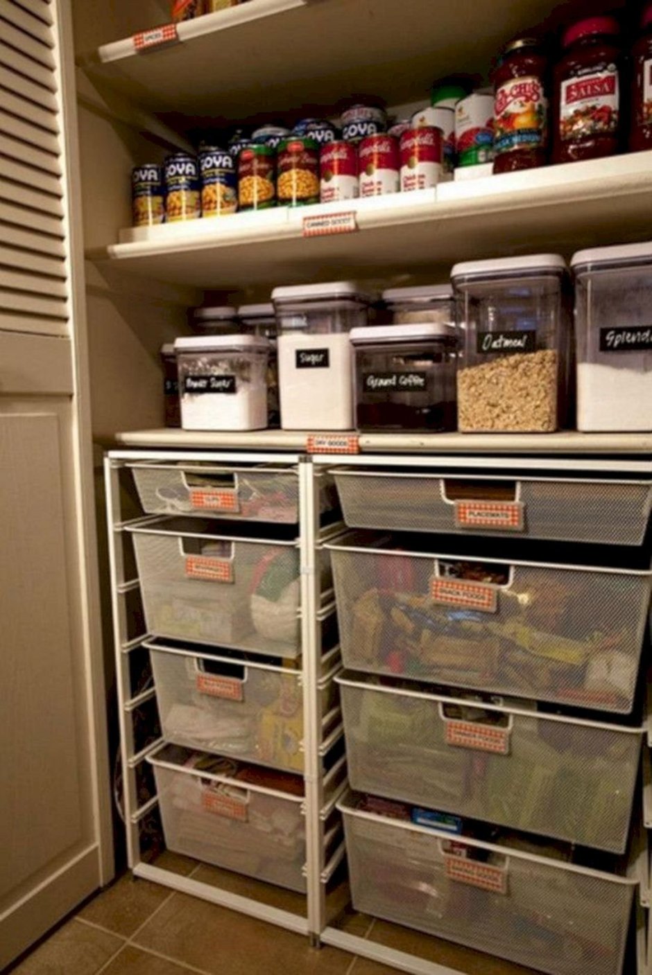 Ящики для хранения продуктов в кладовой