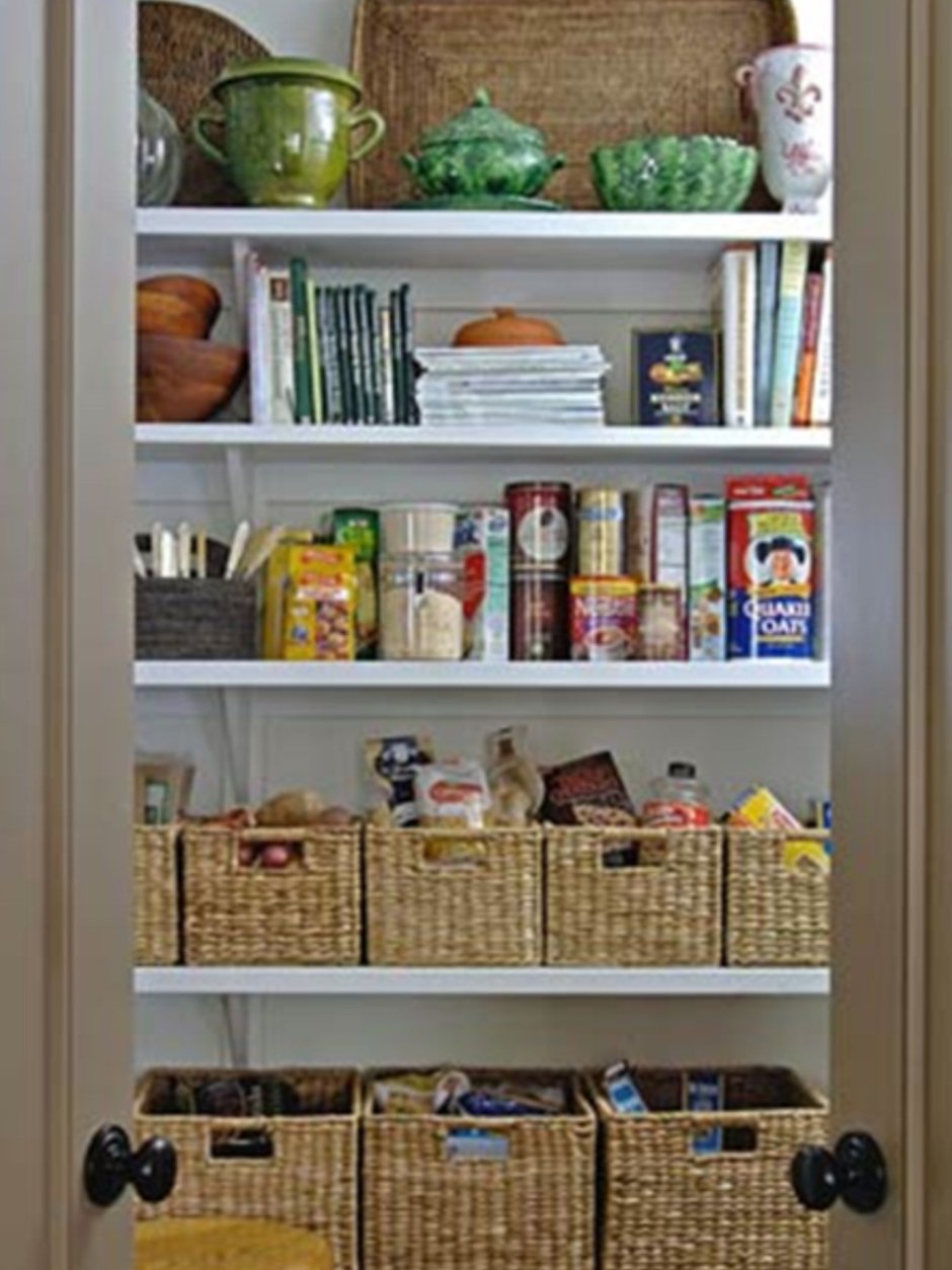 Ящики для хранения в кладовке