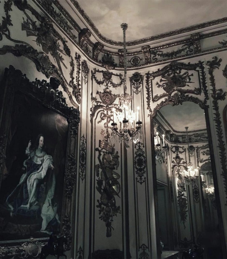 Роспись стен в готическом стиле