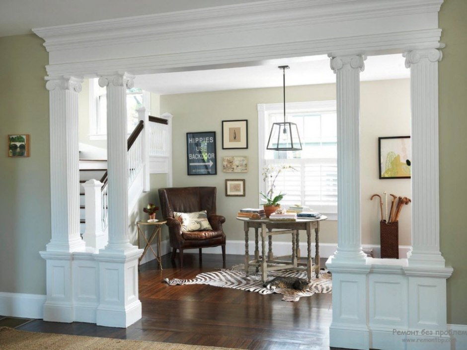 Гостиная с колоннами
