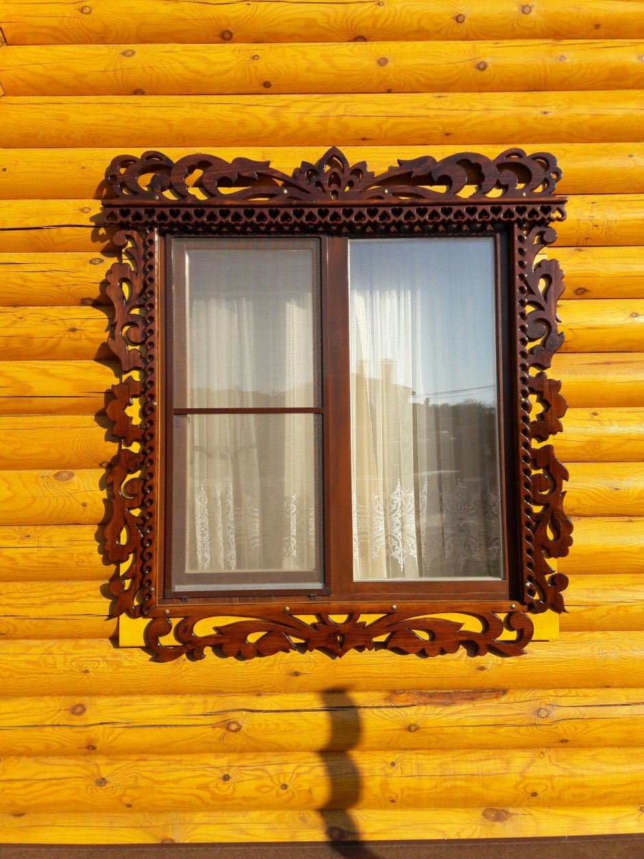 Резная обналичка на окна в деревянном доме