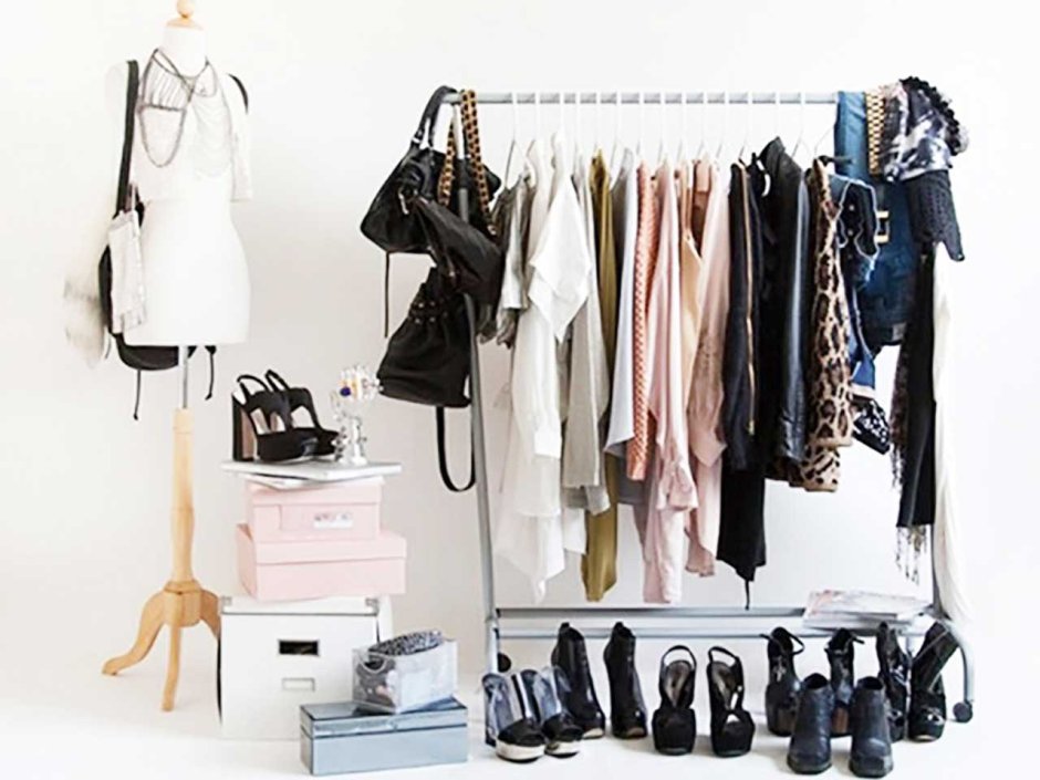 Гардероб с одеждой