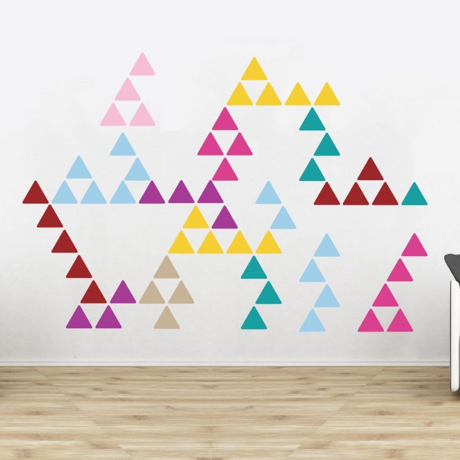 Треугольные узоры на стене