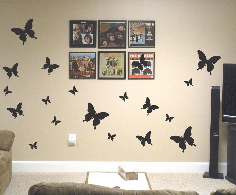 Бабочки в интерьере на стене