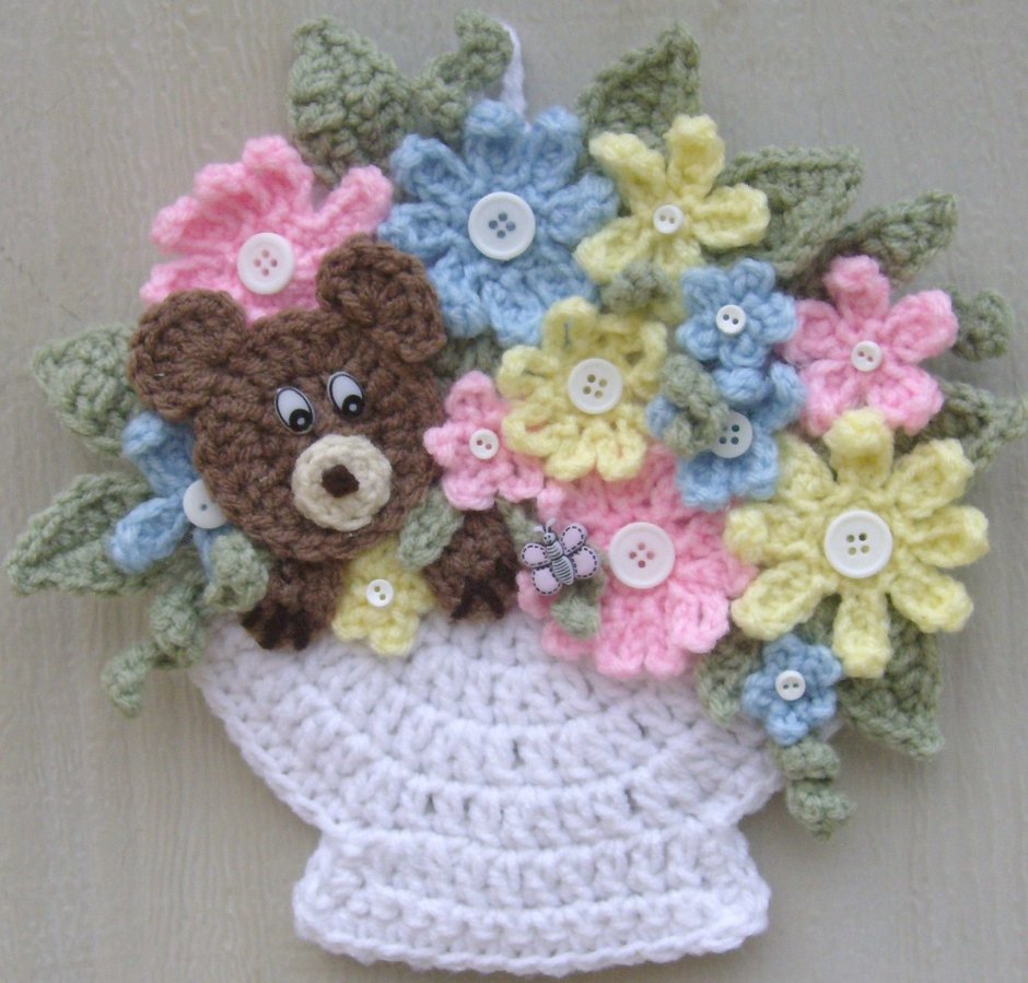 Панно из вязаных цветов