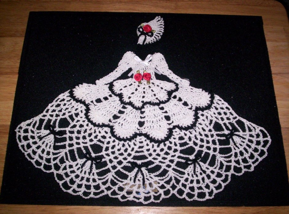 Панно с вязаными цветами