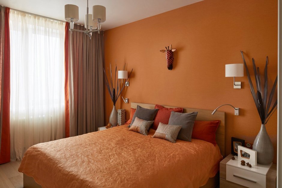 Интерьер спальни в квартире в оранжевом цвете