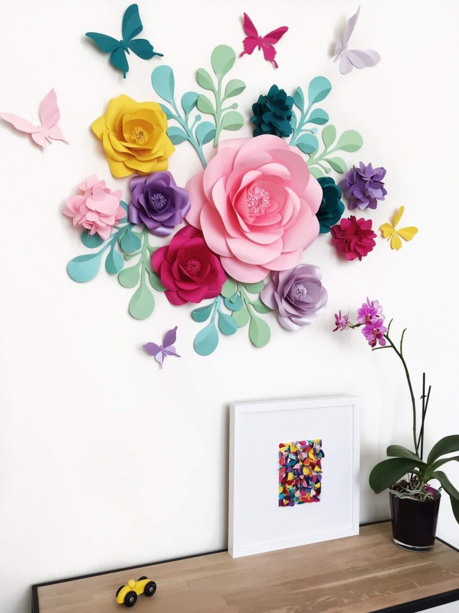 Панно из бумажных цветов на стену
