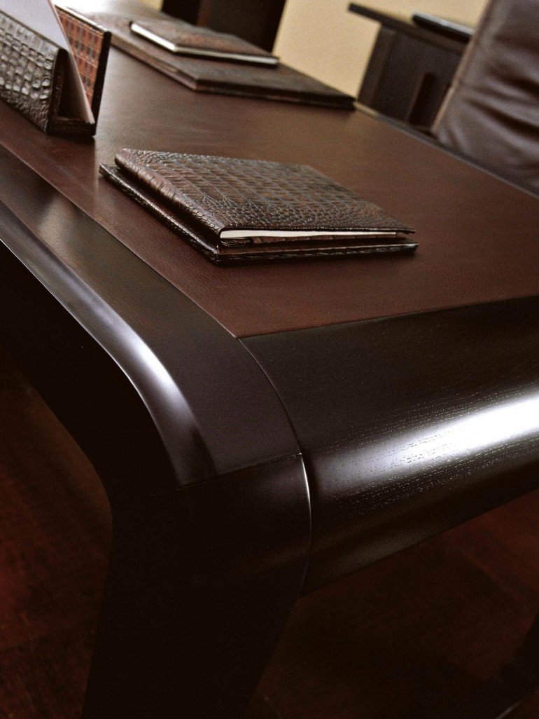Кожаная столешница
