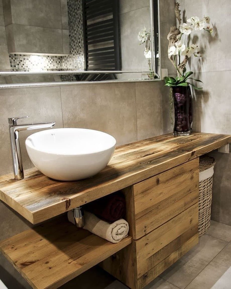 Ванная с деревянной столешницей