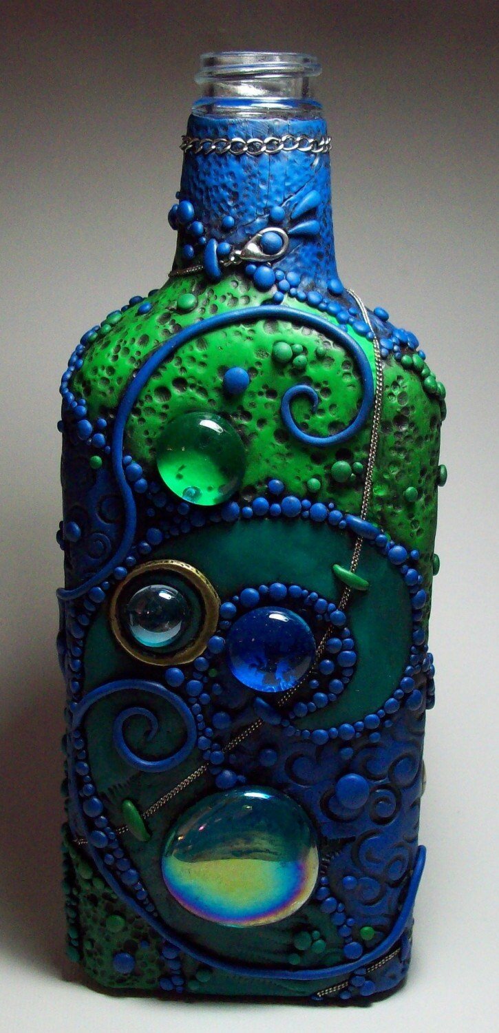 Бутылка декорированная глиной