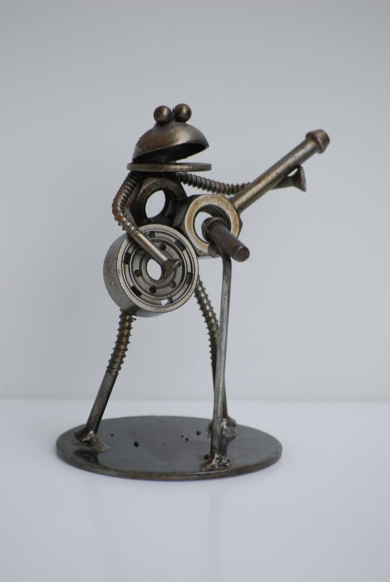 Статуэтки из металлолома