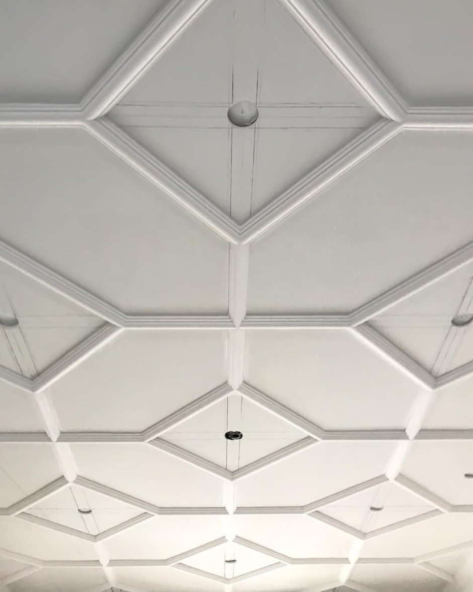 Геометрические фигуры на стене