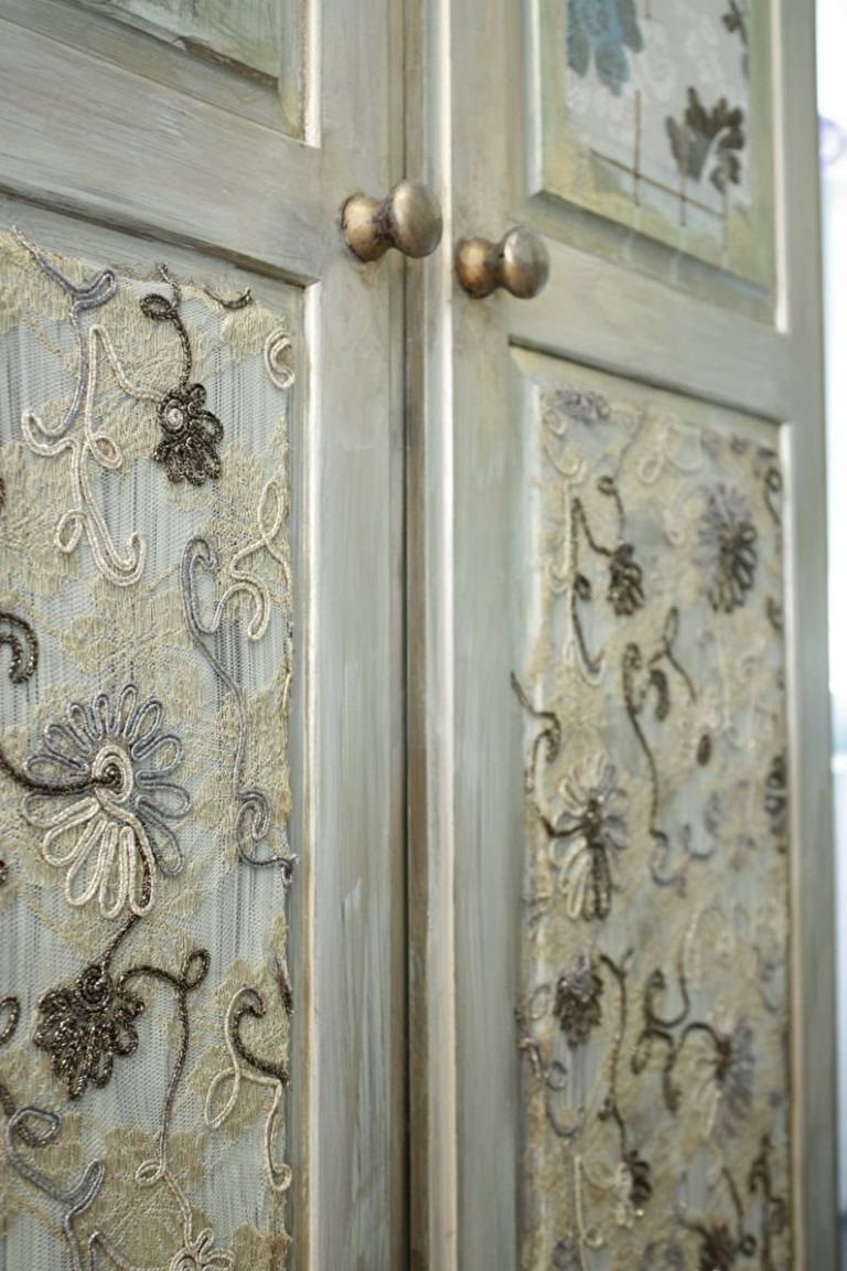 Отделка старой двери