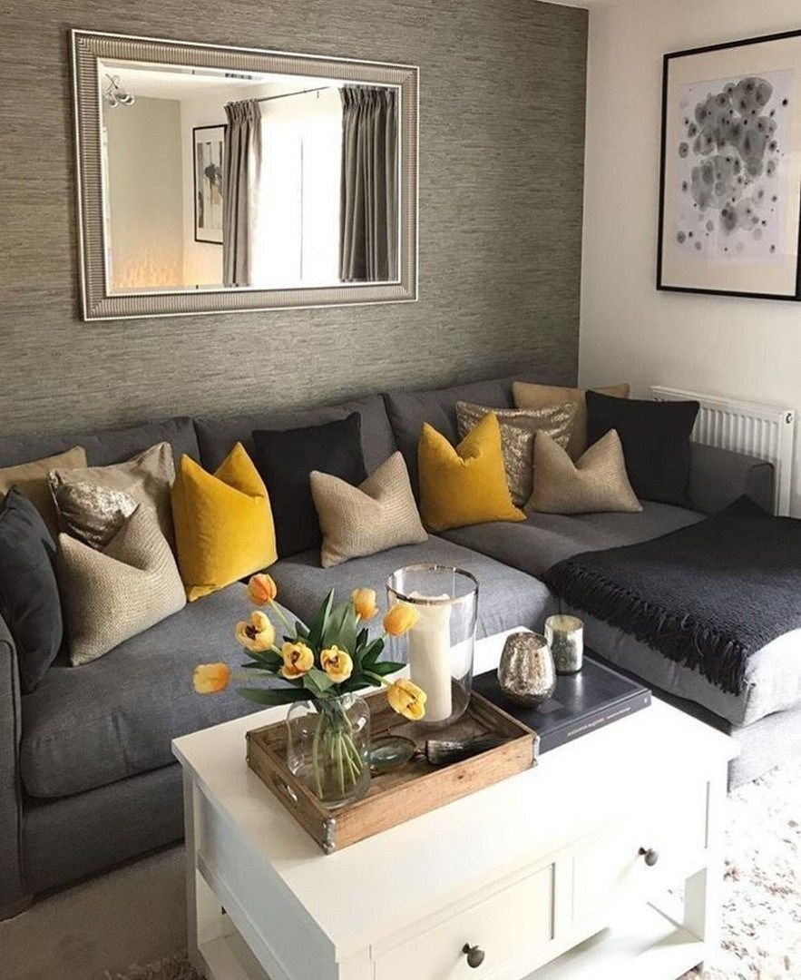 Картины над диваном в гостиной