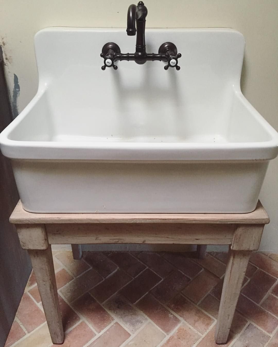 Раковина хозяйственная. Раковина для прачечной. Раковина для стирки белья. Поддон для стирки белья в ванной комнате. Vintage Bathroom Sink.