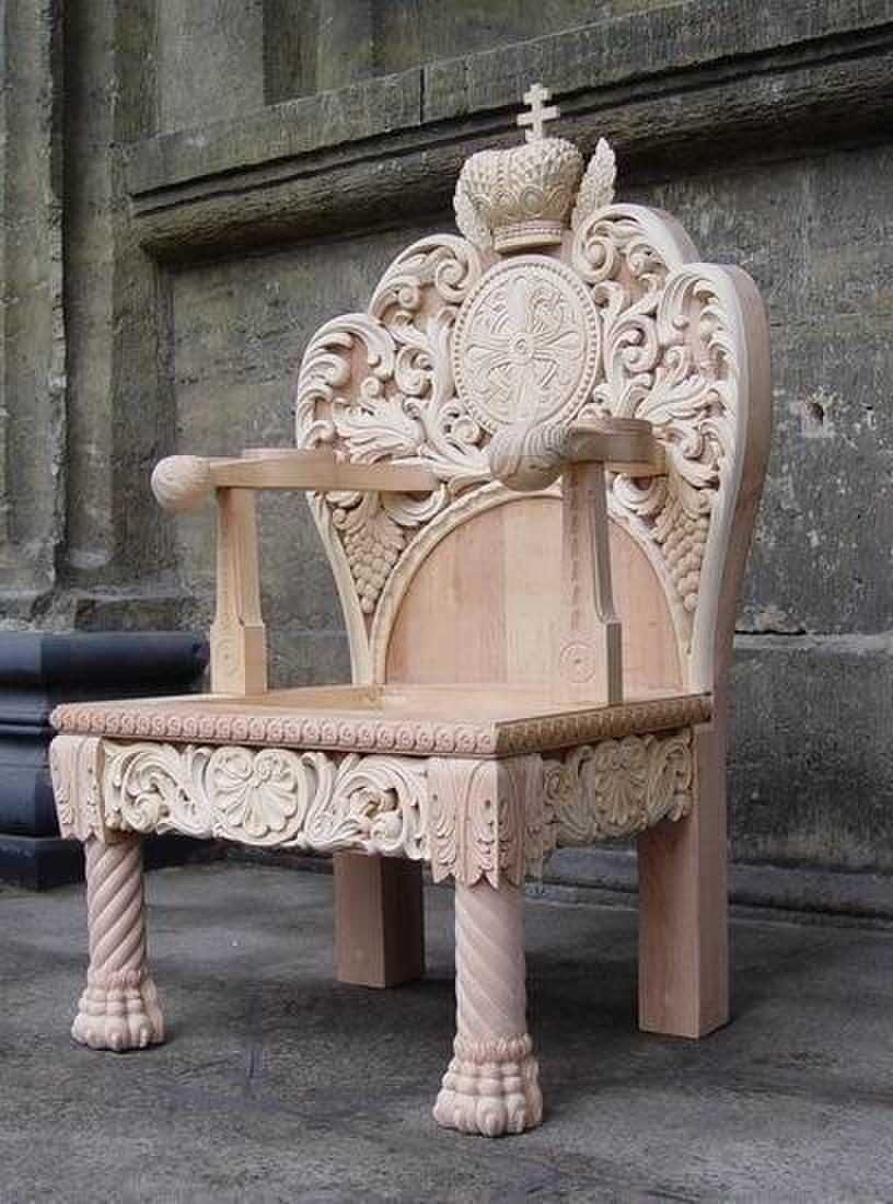 Резные стулья из дерева