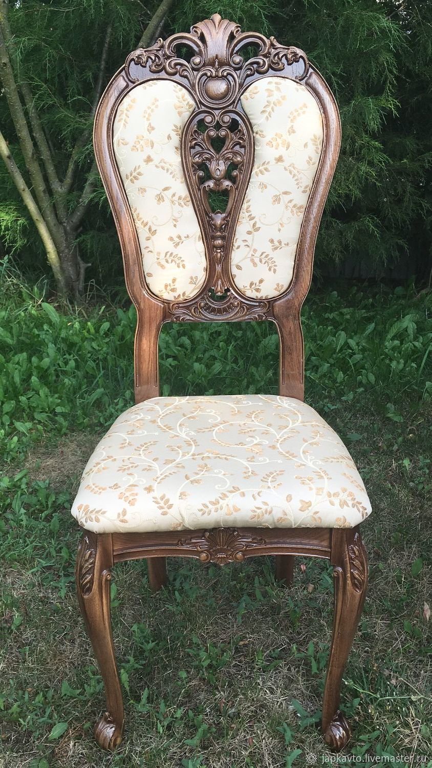 Резные стулья из дерева