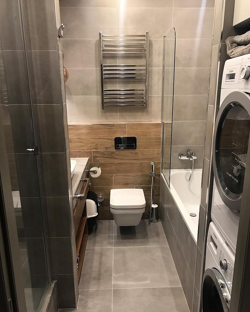 Душевая комната с туалетом и стиральной