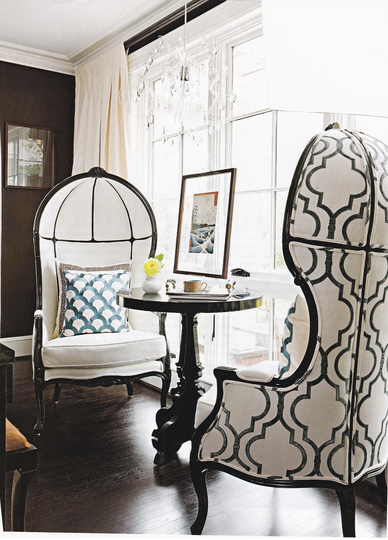 Золотое кресло с куполом