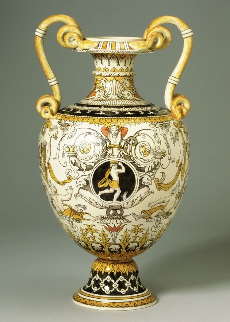 Ваза в викторианском стиле