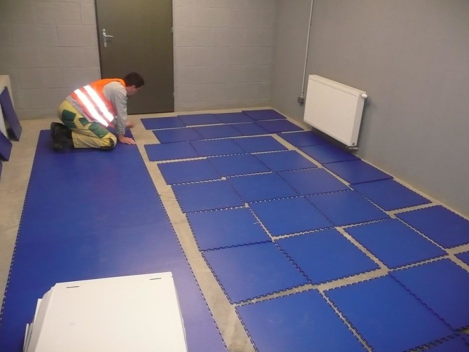 Модульный резиновый пол для гаража