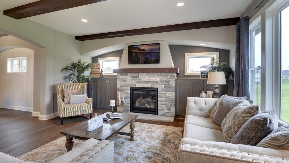 Простой дизайн гостиной в частном доме