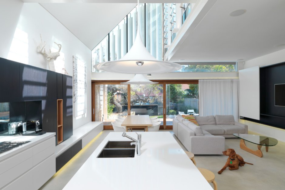 Гостиная в современном стиле в одноэтажном доме