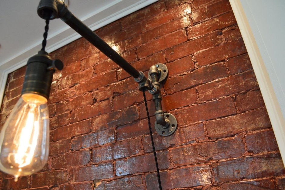 Настенный светильник из труб