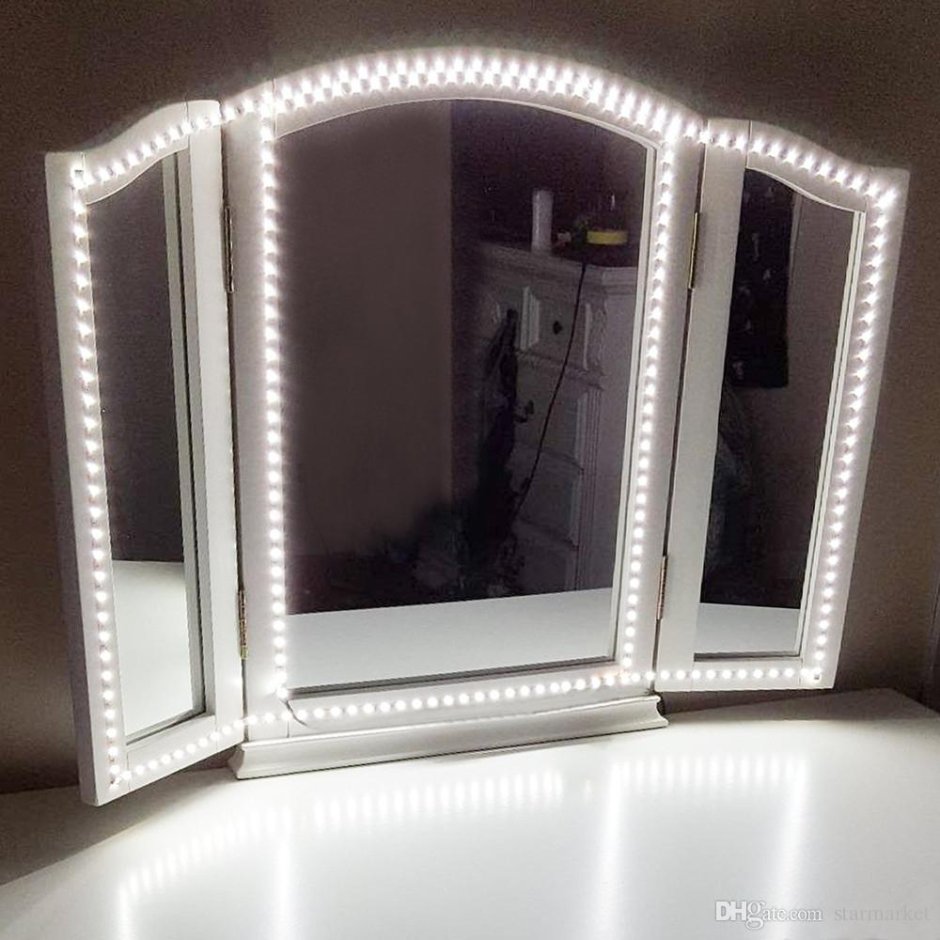 Зеркальные наклейки на стену