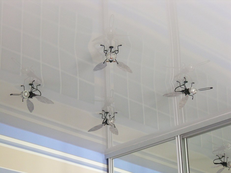 Потолок из пластиковых панелей салют