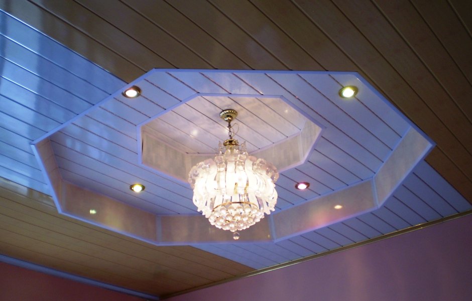Красивые потолки из пластика