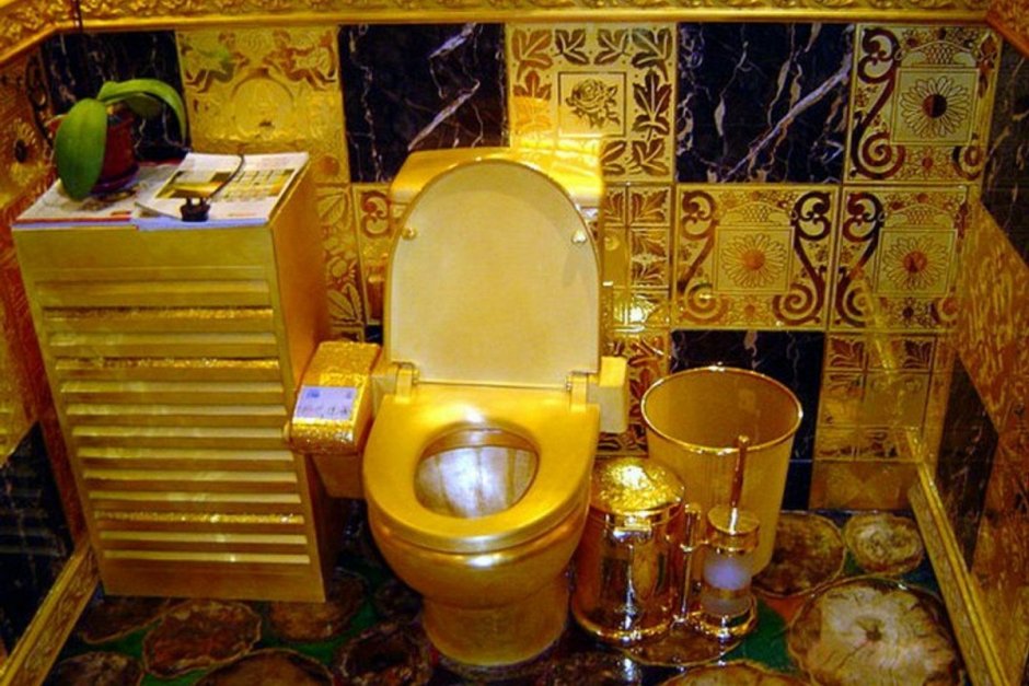 Золотой унитаз с бриллиантами