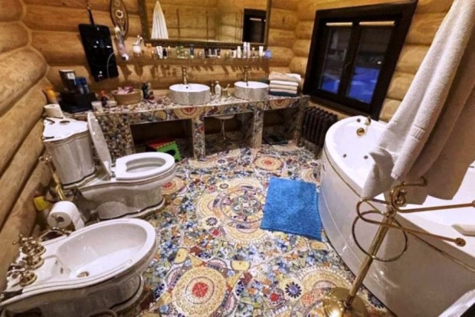 Золотой унитаз