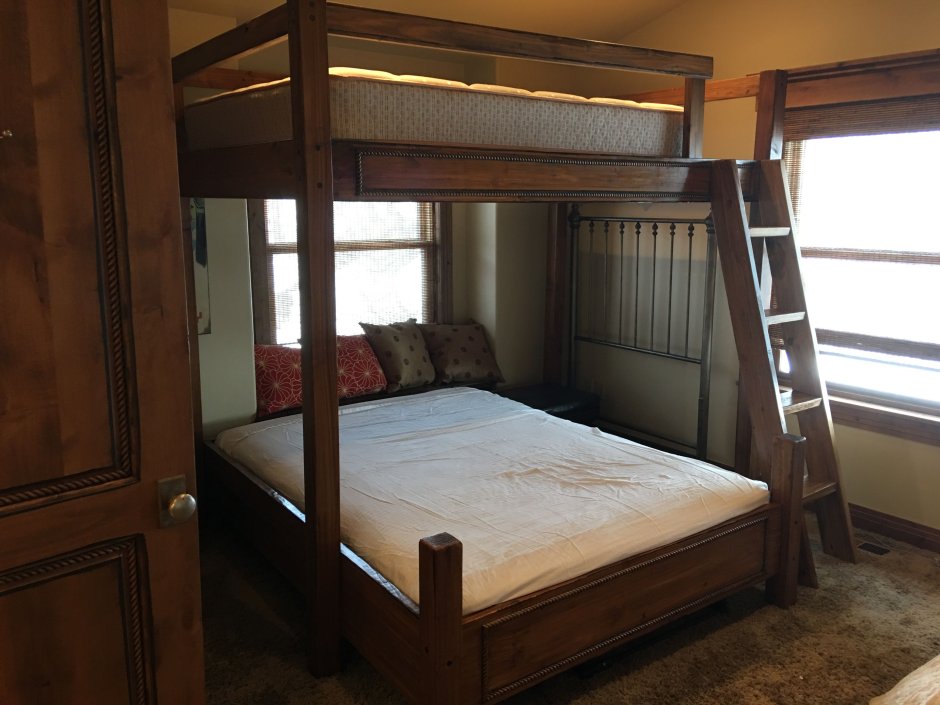 Двухъярусная кровать в бытовку