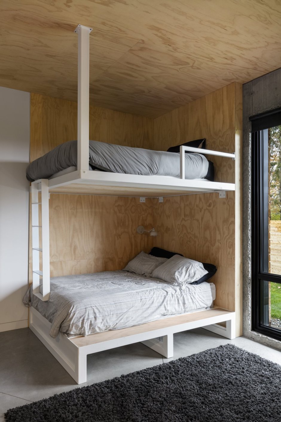 Самодельная двухъярусная двуспальная кровать