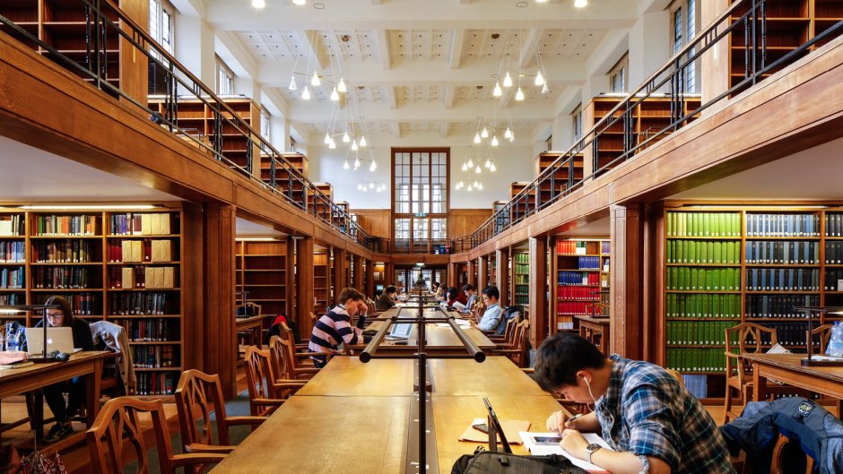 Кембридж университет читальный зал