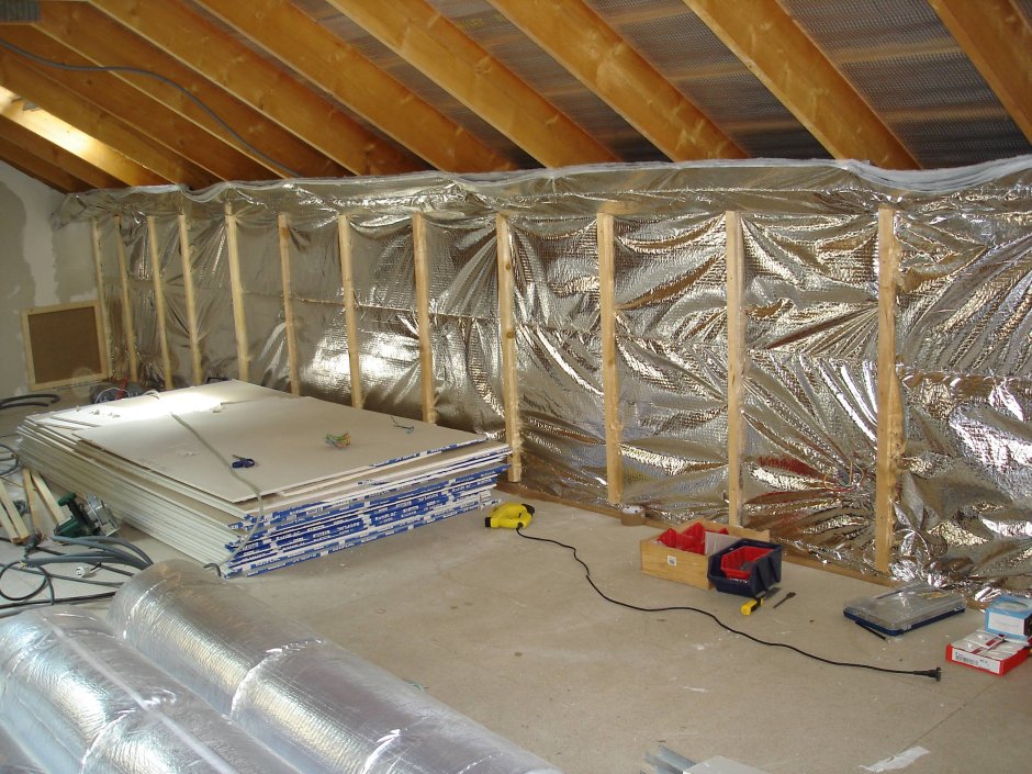 Пароизоляция фольгированным пенофолом