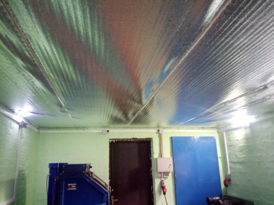 Фольгированный утеплитель в гараже