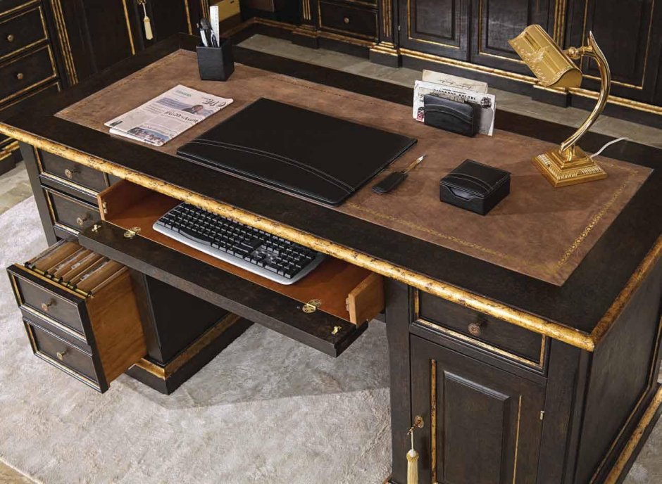 Дорогой компьютерный стол класса Люкс