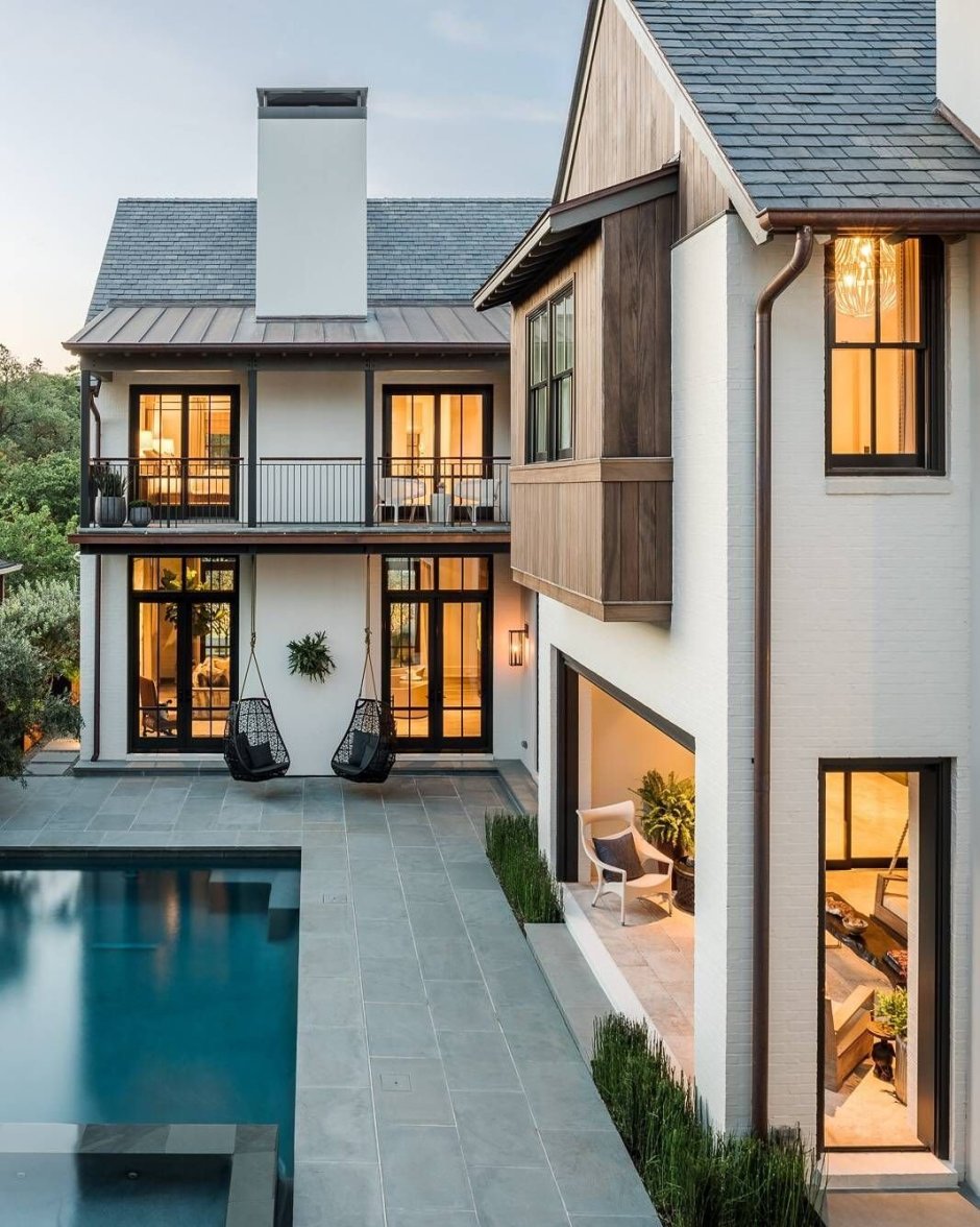 Красивый двухэтажный домик