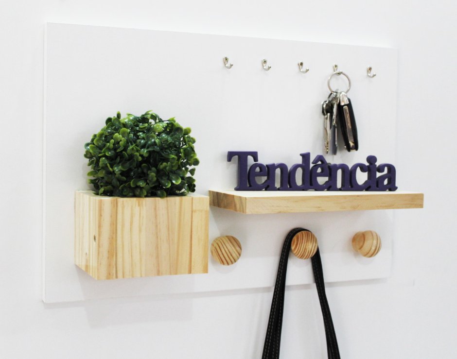 Приспособление для ключей в прихожую на стену