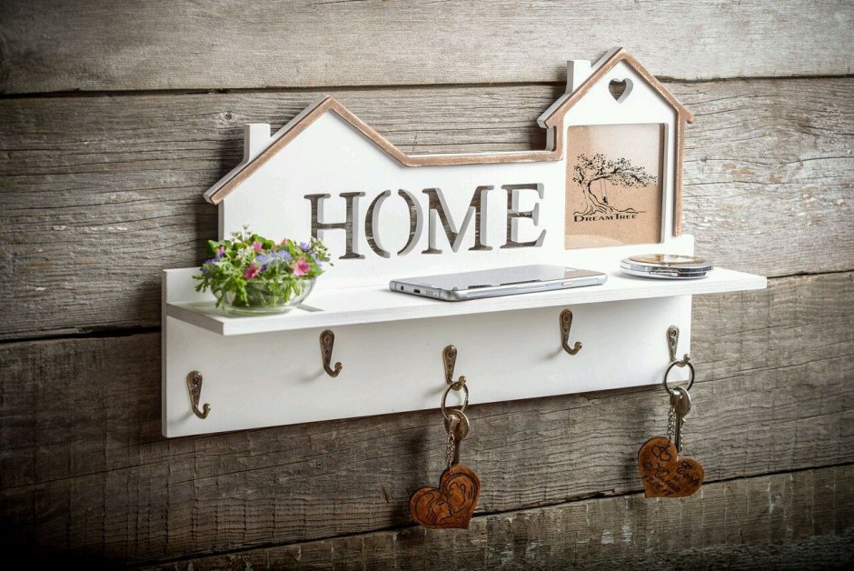 Деревянная ключница настенная