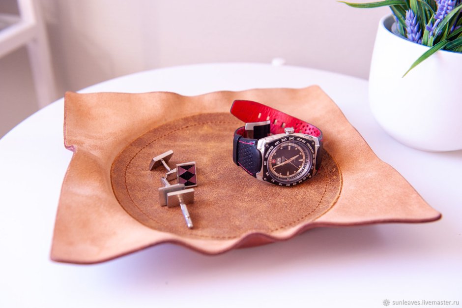 Деревянная ключница настенная